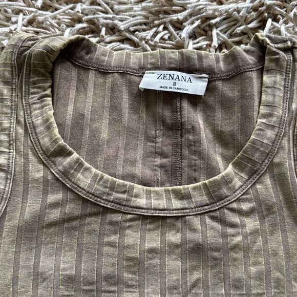 Zenana Ribbed Sleeveless Scoop Neck Cropped Tank Top Size S - Picture 3 of 5